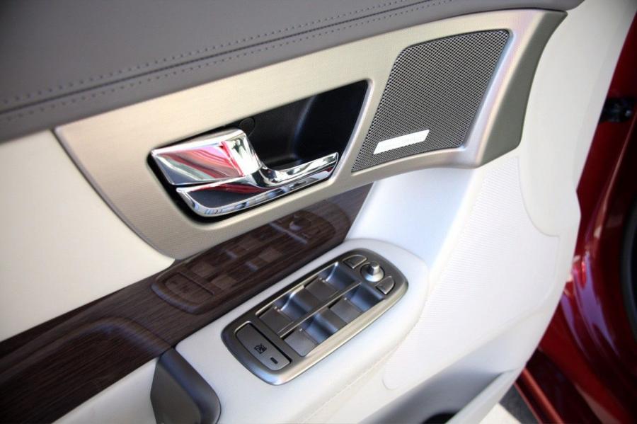  Jaguar XF 2008 года  (фото 136 из 175)